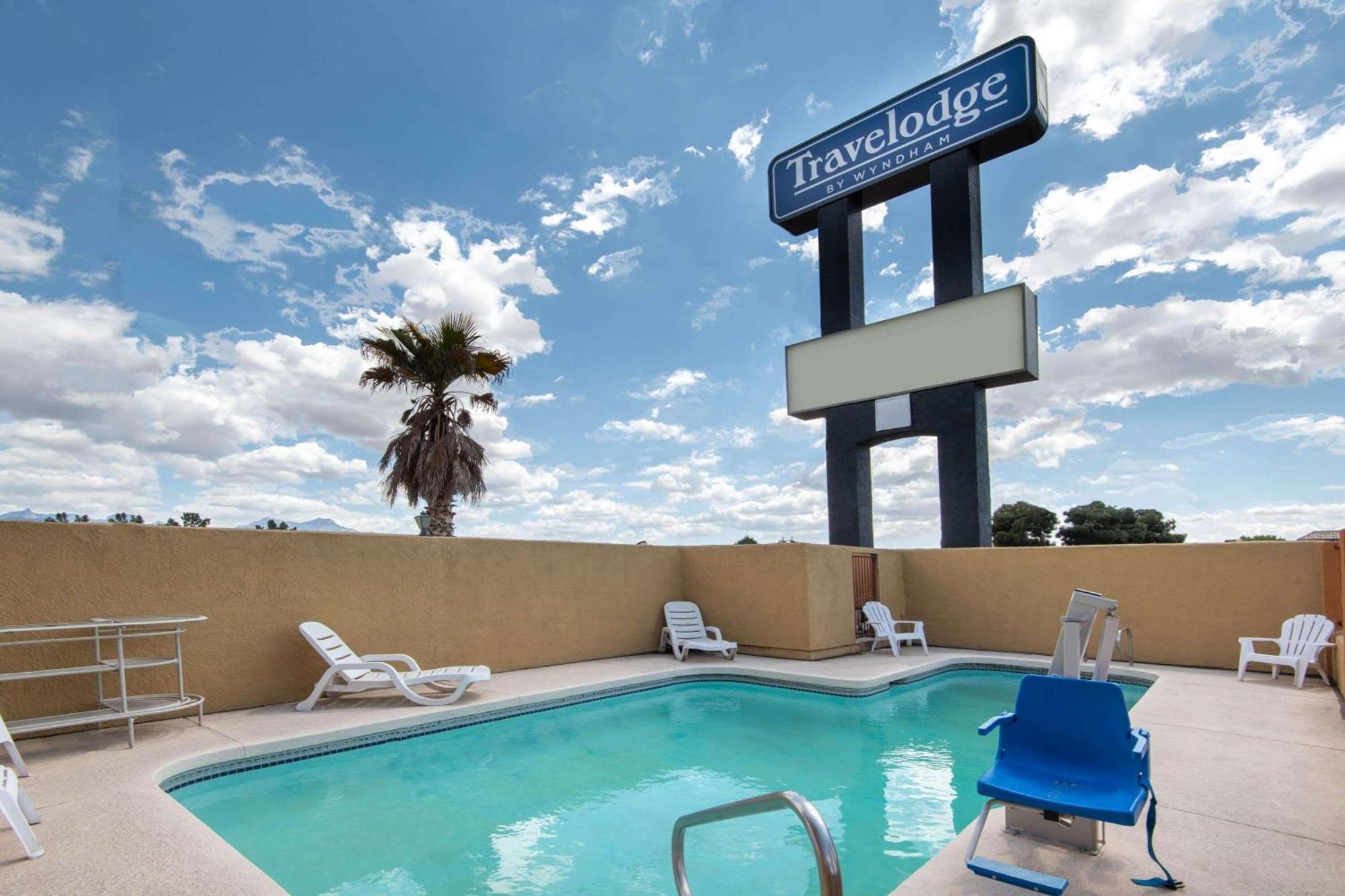 Travelodge By Wyndham Kingman Exterior photo