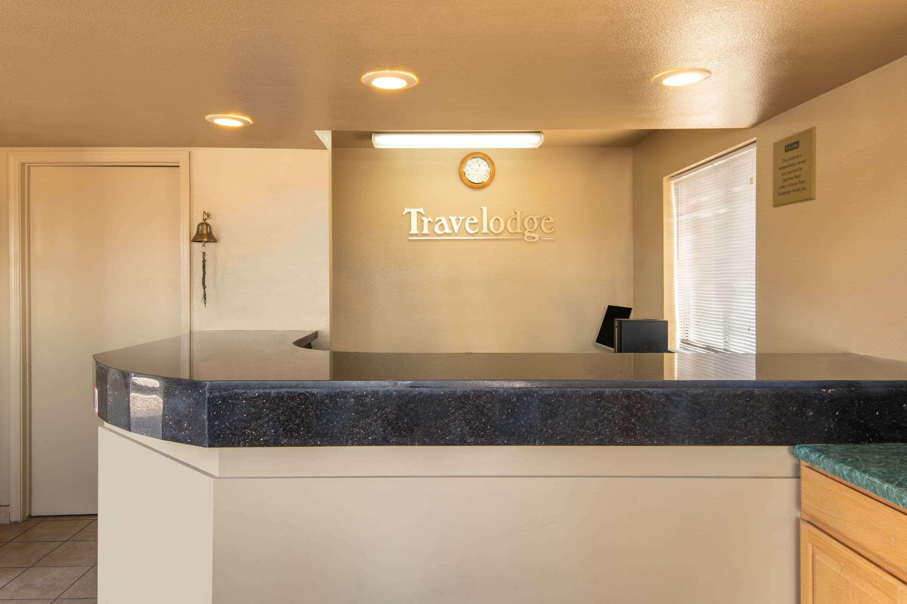 Travelodge By Wyndham Kingman Exterior photo