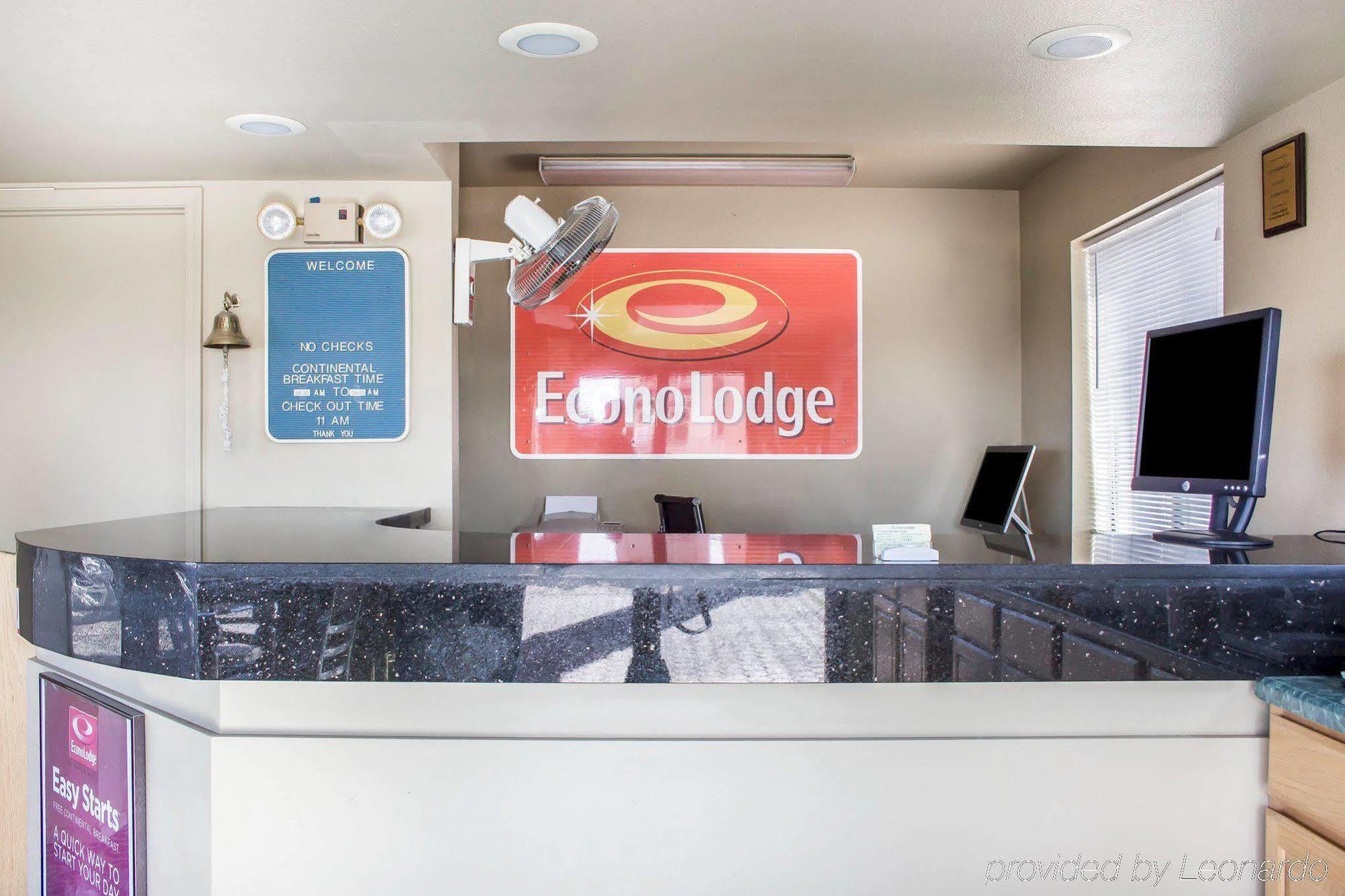 Travelodge By Wyndham Kingman Exterior photo